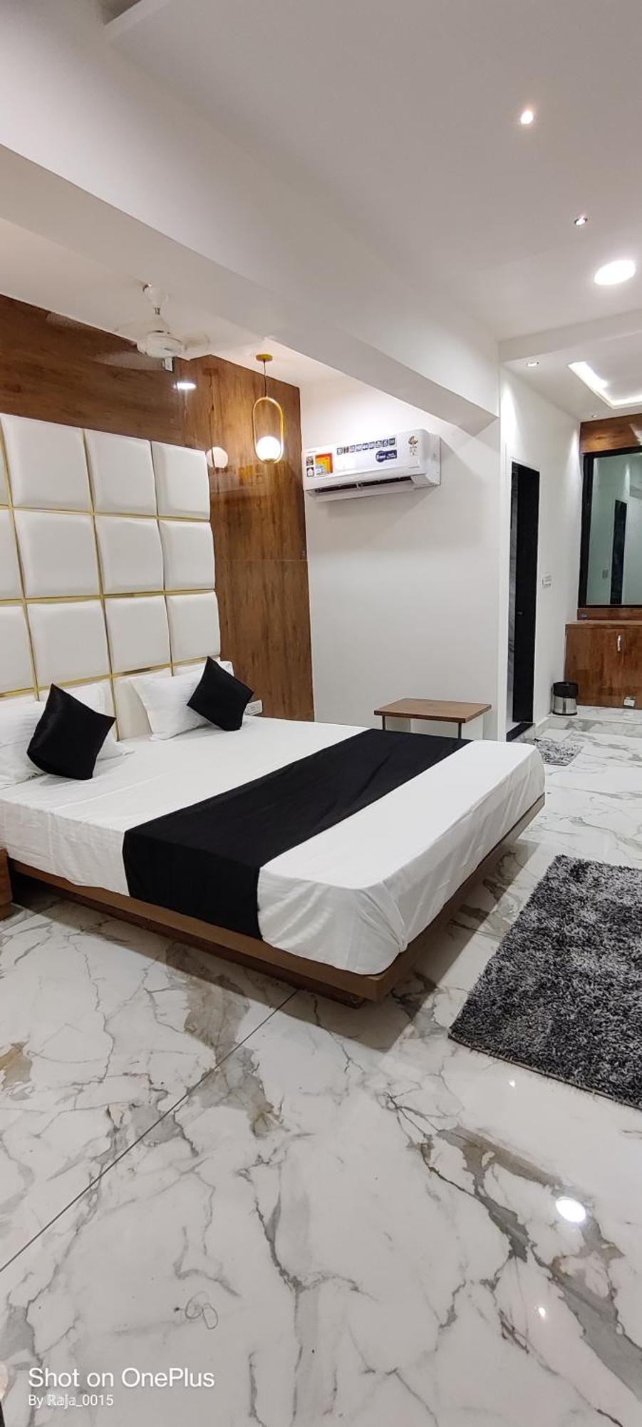 Hotel New German Ahmedabad Bagian luar foto